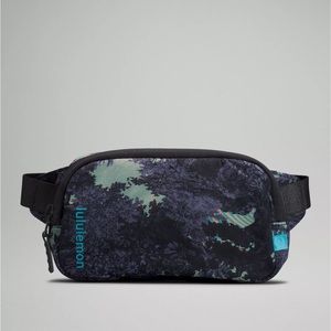 Lululemon Psychedelic Toile Peri Purple Multi Mini Belt Bag